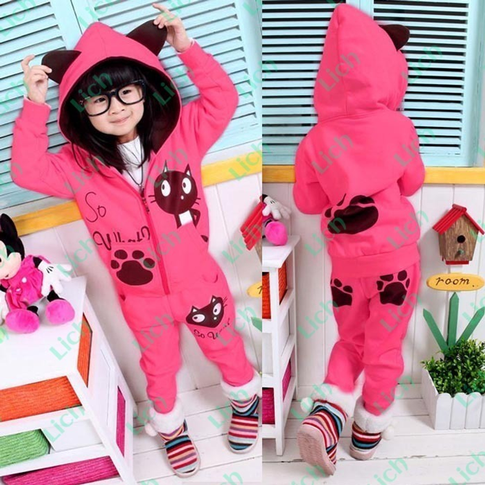 Костюм из брюк и худи с контрастным изображением кошек