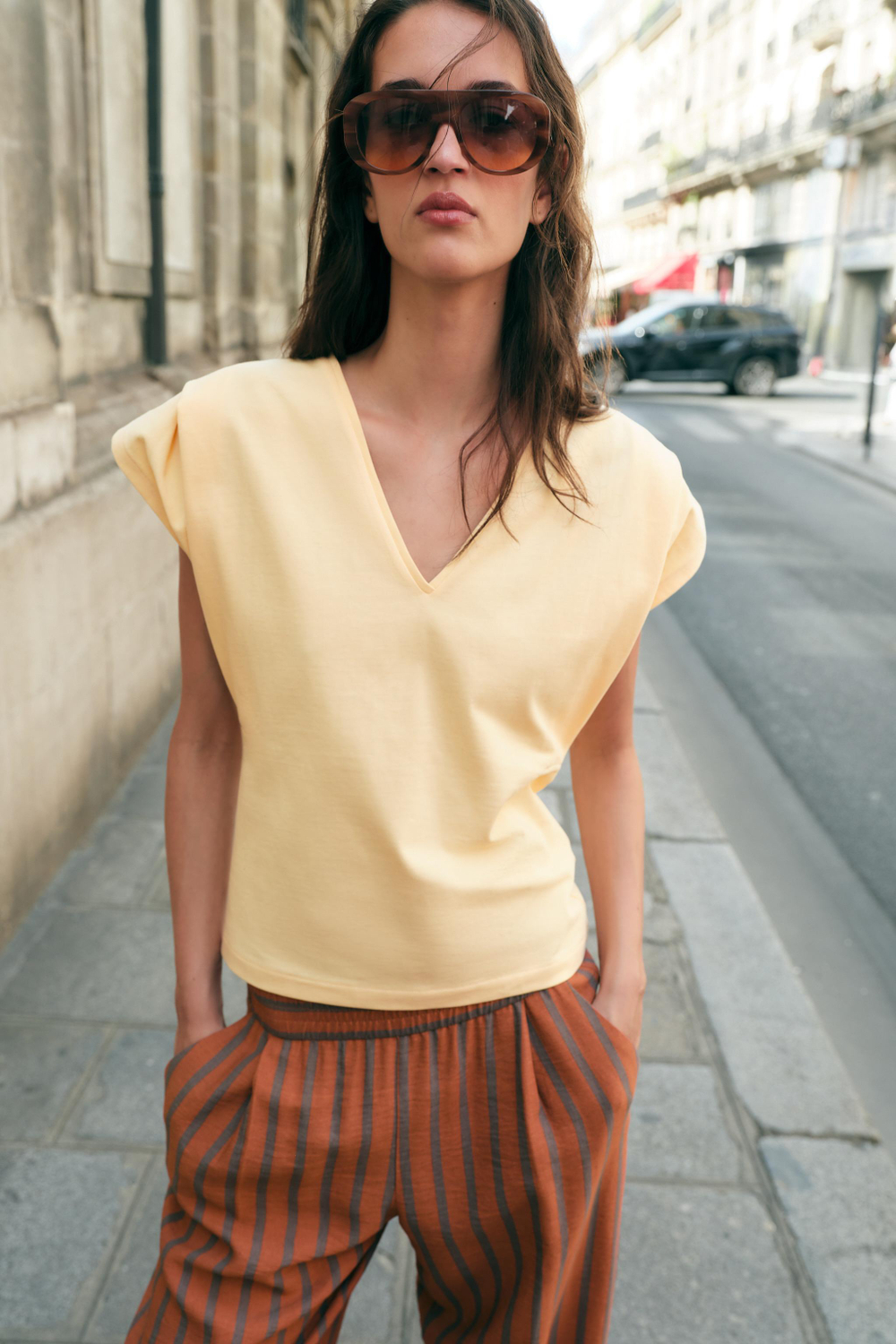 ZARA ХЛОПКОВАЯ ФУТБОЛКА С V-ОБРАЗНЫМ ВЫРЕЗОМ, ПЕРСИКОВЫЙ
