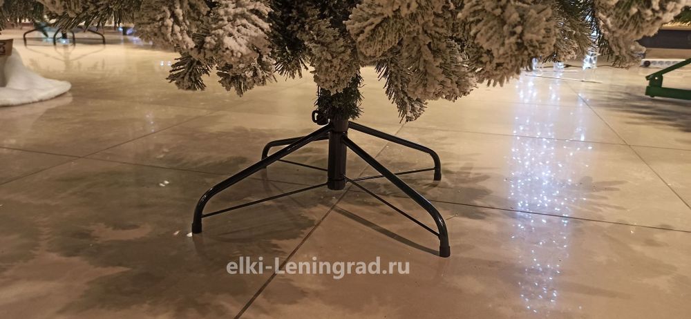 Заснеженная ель с гирляндой «Форесто» холодный свет (Литая+пвх) 120 см / 1,2 м