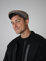 Кепка коричневая Город Горький олень желтый