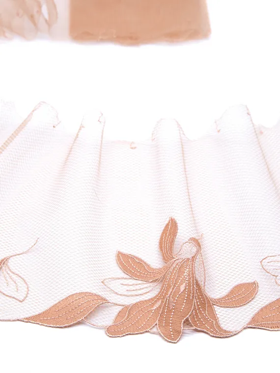 05-133 ОПТ Вышивка на неэл. сетке 18 см, телесный/бежевый (левая)