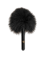 Черная перьевая кисточка с гладкой ручкой Caressing Feather