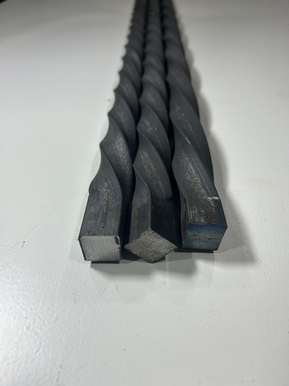 Кованый элемент торсион 1000мм витой квадрат полнотелый 20х20мм