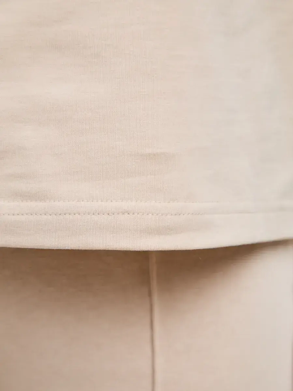 Футболка дизайнерская с цельнокроеным воротником