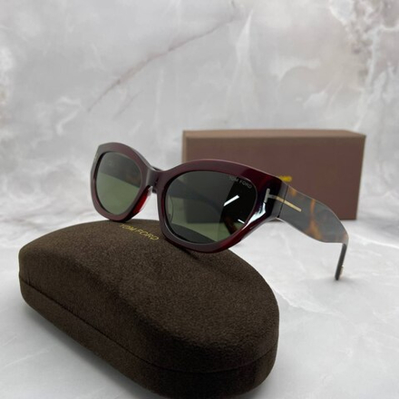 Солнцезащитные очки Tom Ford