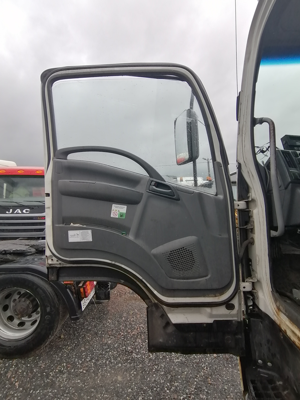 Центртранстехмаш АФ-4749* на шасси Isuzu Forward 18.0 (FVR) Изотермический/рефрижератор с гидроборто