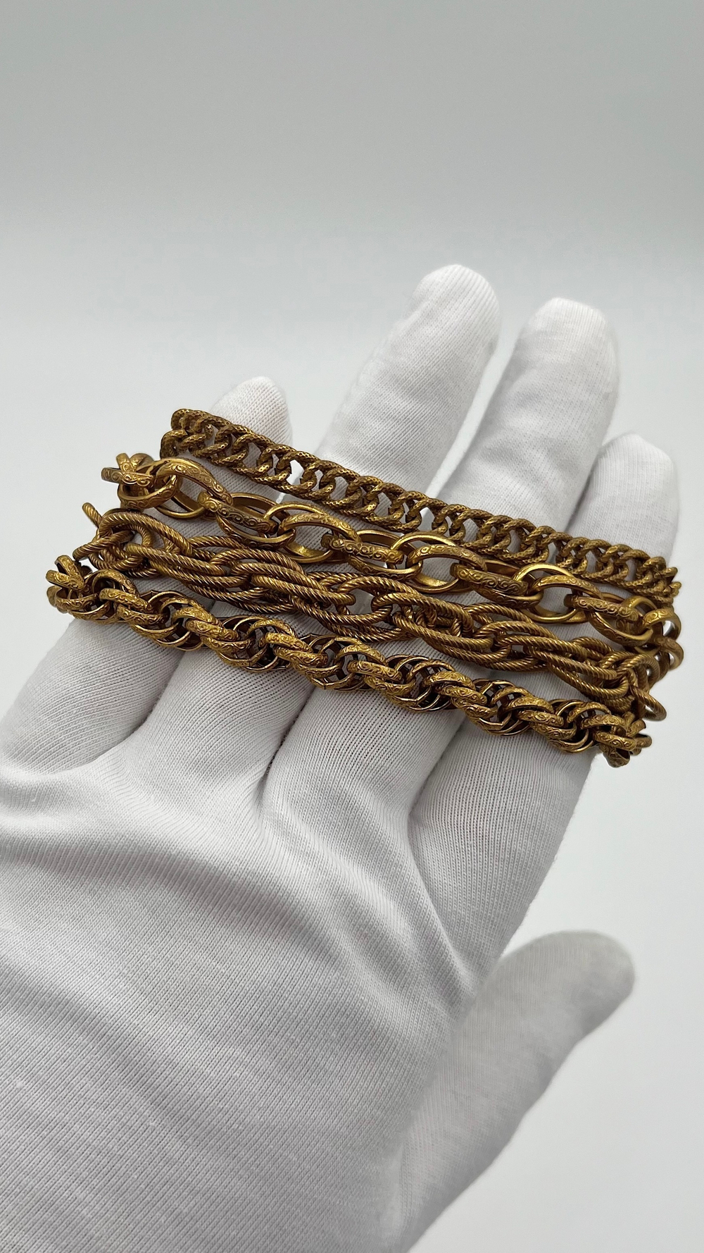 Браслет с коричневым кристаллом