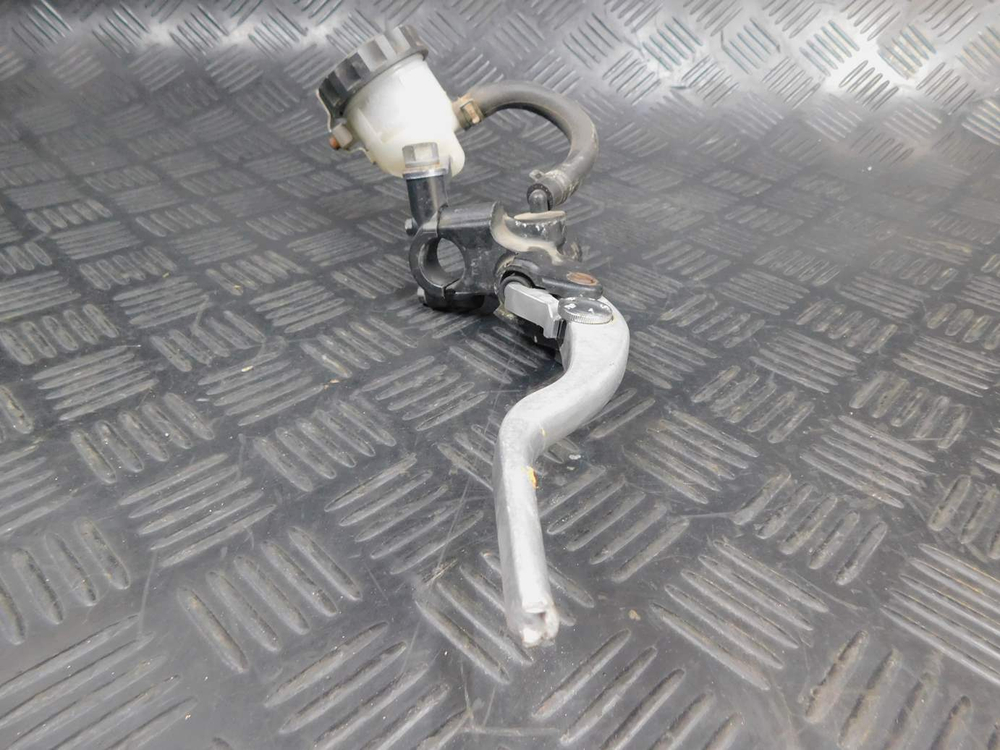 Цилиндр переднего тормоза Kawasaki ZZR 400 98 (не сток) 053029