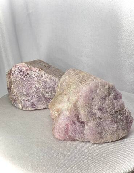 Необработанные образцы Кунцита