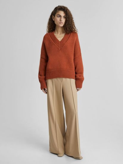 AIM крупной вязки с V-образным вырезом. Цвет Терракот. 50% шерсть мериноса.