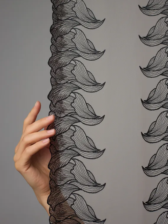 05-176 ОПТ Вышивка на неэл. сетке 25 см, бежевый 775 /черный 170 /золото