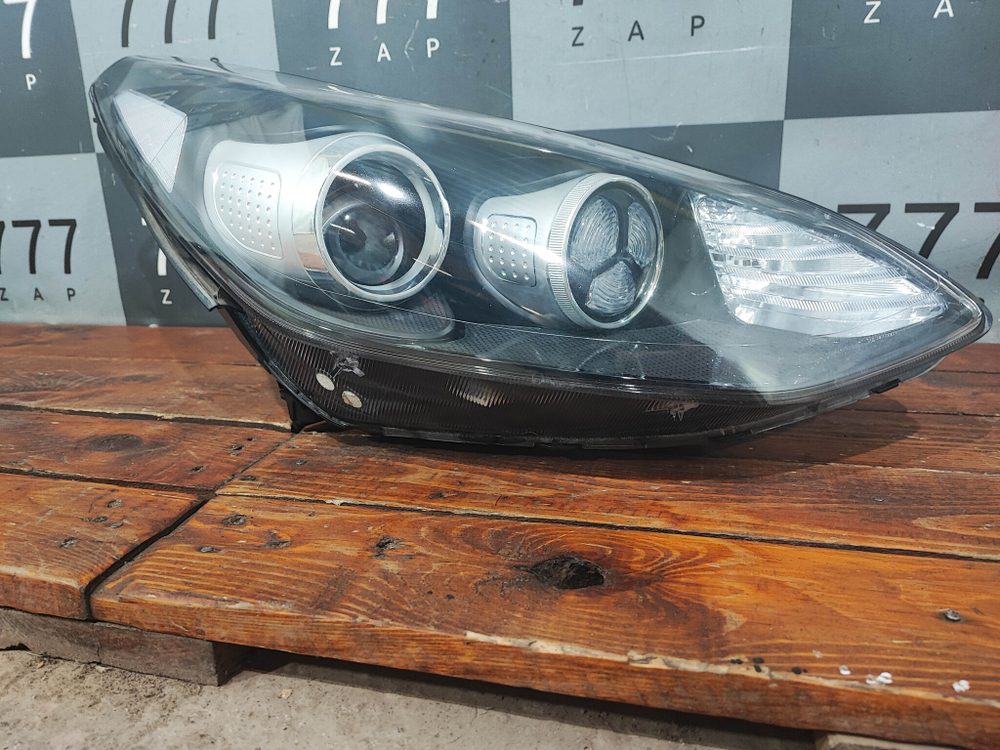 Фара правая галоген Kia Sportage 4 (QL) 16-18 Б/У Оригинал 92102F1010