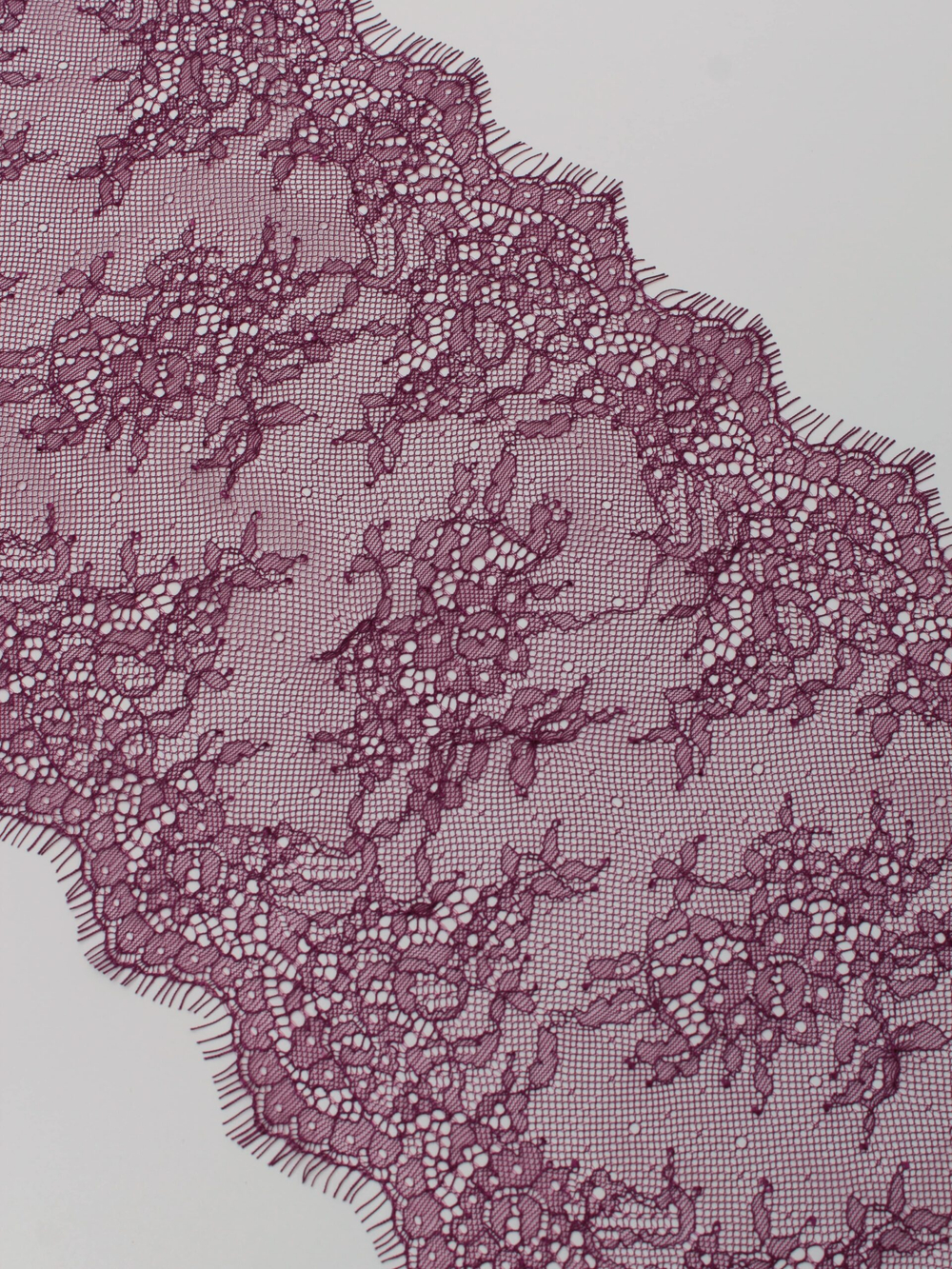 Кружево шантильи слива неэластичное ширина 22 см длина 1.45 м