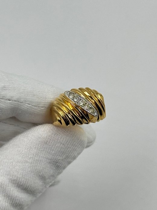 Кольцо с кристаллами