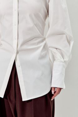 Приталенная рубашка из хлопка кремового цвета