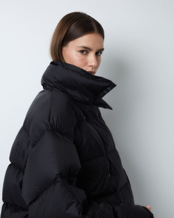 Пуховик двубортный укороченный из итальянского нейлона черный