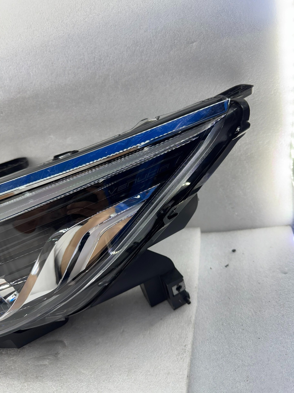 Оригинальная LED фара (левая) для Dongfeng Venucia D60