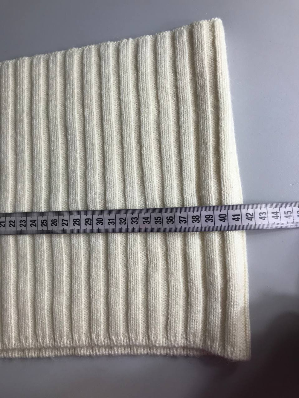 Снуд в молочном оттенке, визуально из шерсти