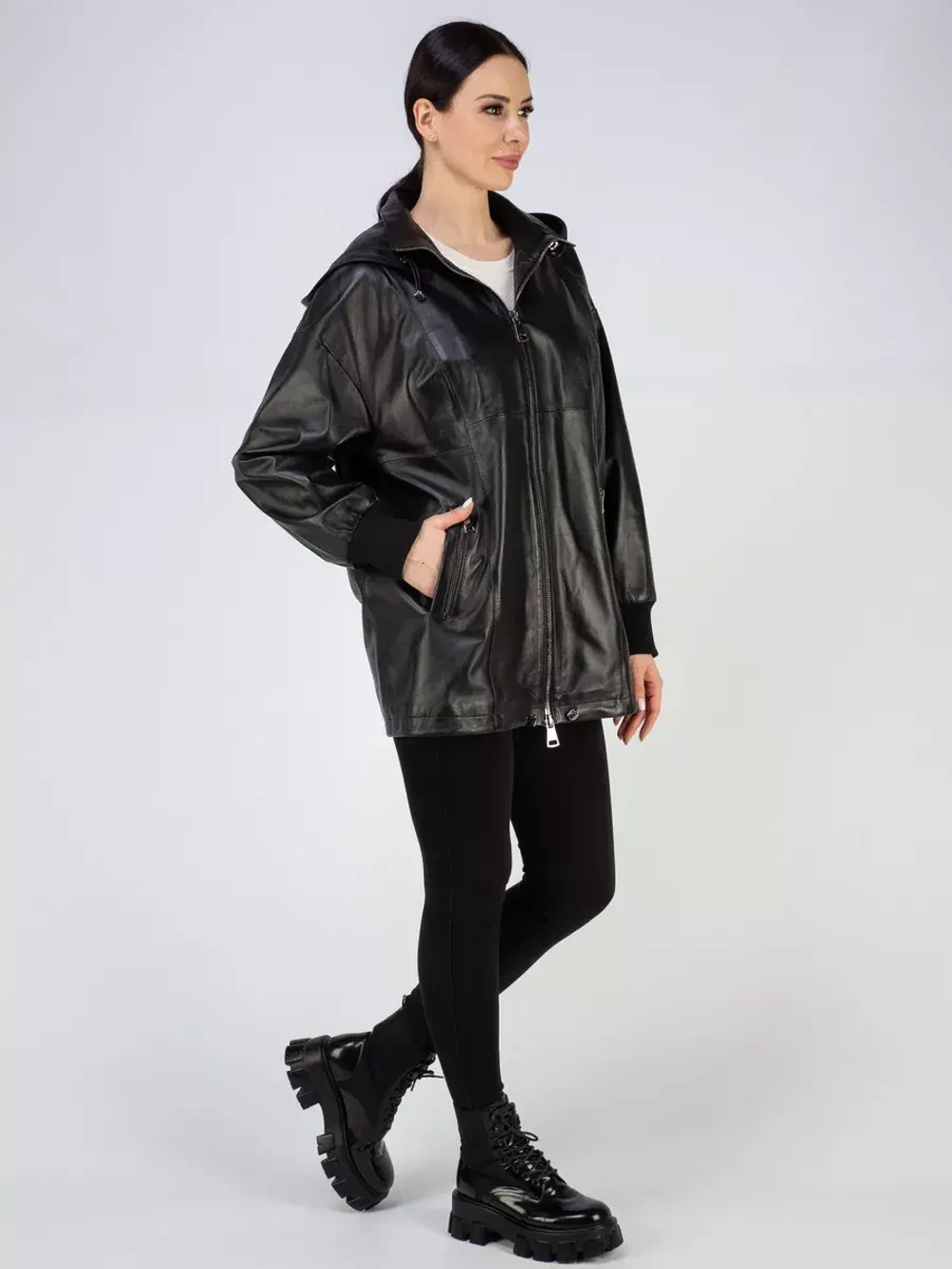 Кожаная куртка демисезонная с капюшоном