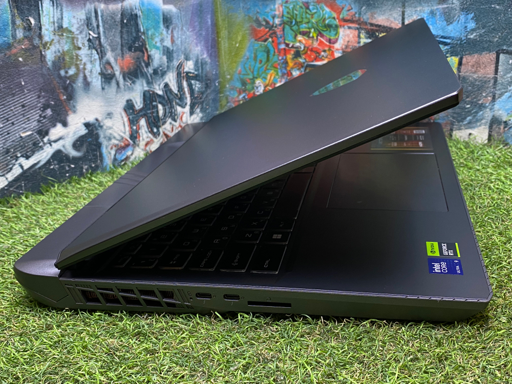 Игровой ноутбук MSI Ultra 9/16/FHD+ 144Hz/Vector 16 HX AI/Windows 11 Pro