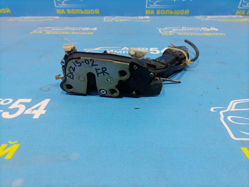 Замок двери передней правой TOYOTA RAUM 2002