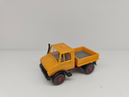 Грузовик MB Unimog