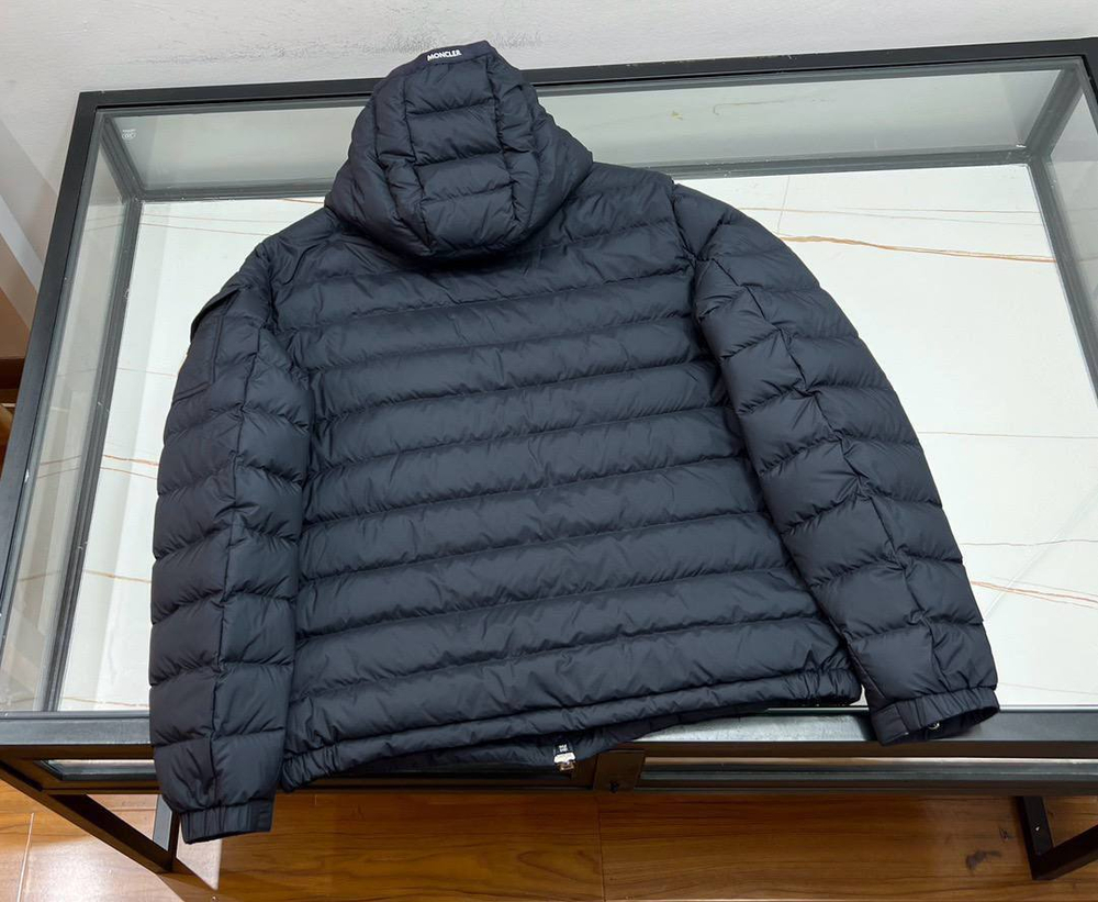 Пуховик Moncler