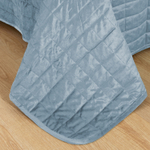 Велюровое покрывало в клетку и две наволочки OVL019