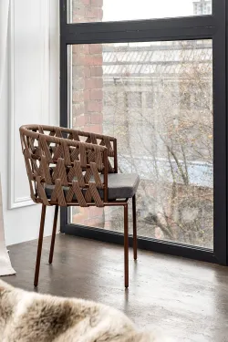 "Диего" стул плетеный из роупа, каркас из стали коричневый (RAL8016) муар, роуп коричневый круглый, ткань темно-серая 027