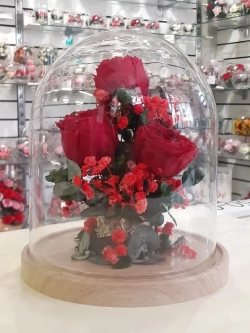 композиция из пионов, эвкалипта, лимониума