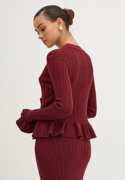 Костюм трикотажный с юбкой бордового цвета