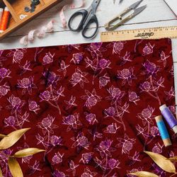 Ткань атлас эскиз белого клевера на бордовом фоне