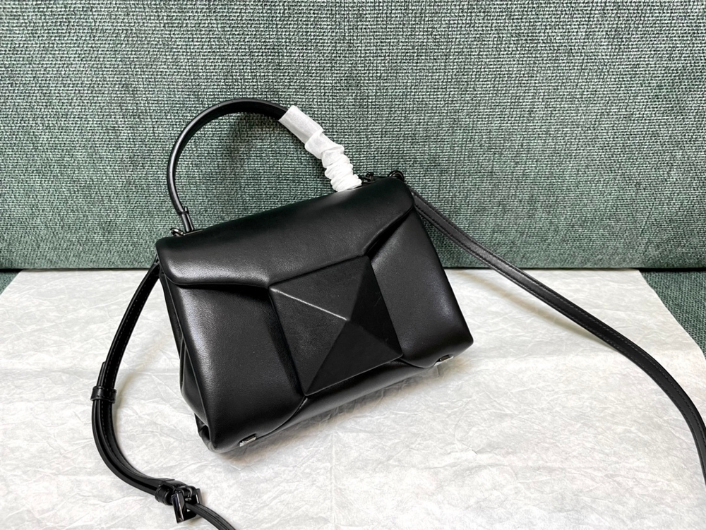 Valentino Mini One Stud Bag 20 cm