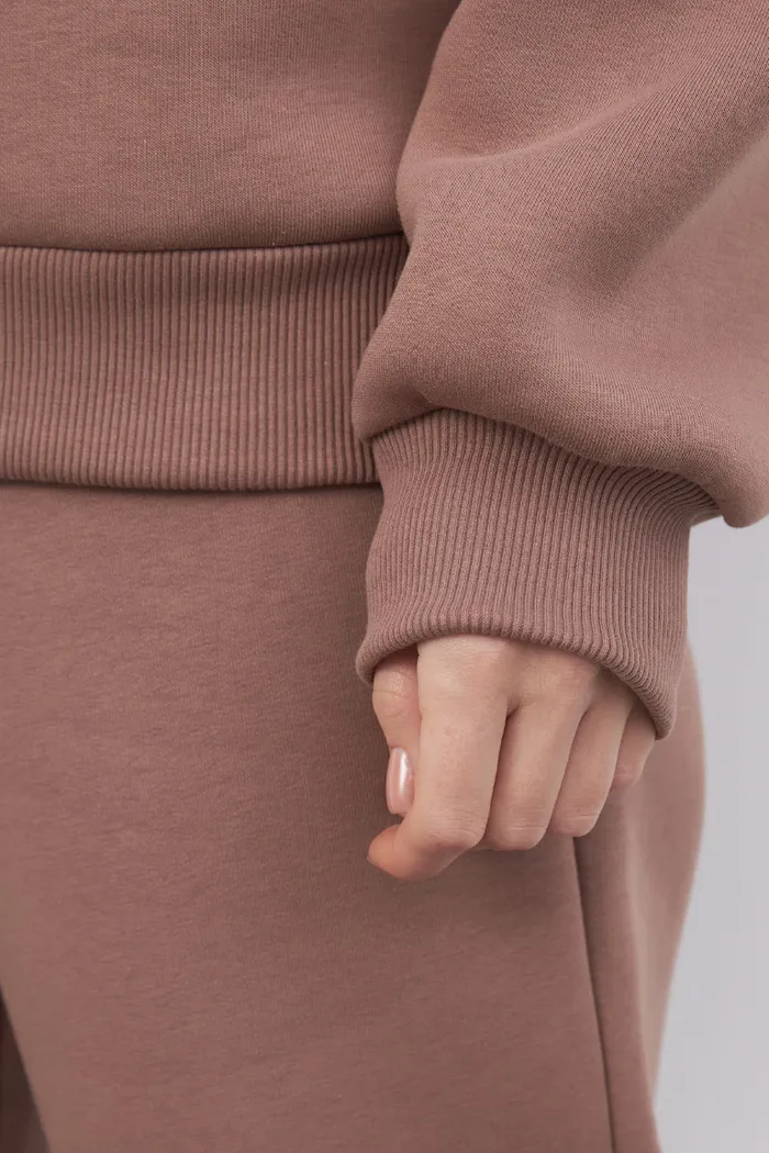 Утепленный свитшот цвета молочный шоколад