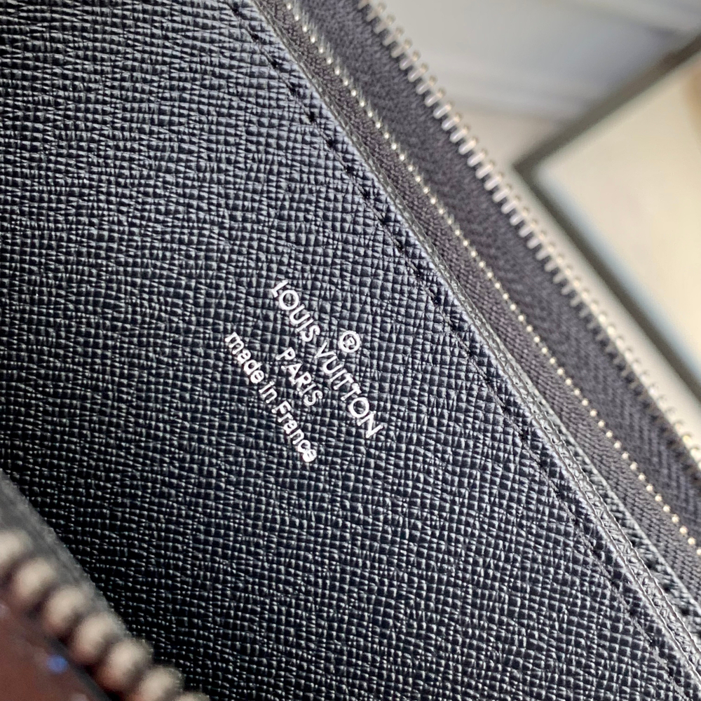 Louis Vuitton Zippy Wallet