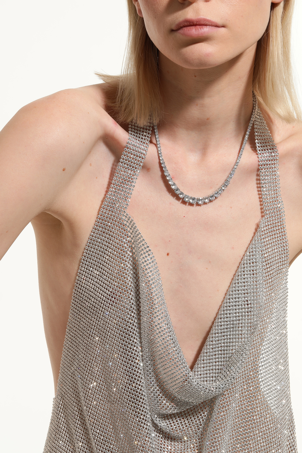 Колье полоса цирконов, мелкие и очень крупные круглые камни, серебро