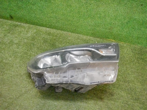Битая Фара правая Lada Vesta (2015-2022) галоген