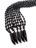 Четки бусы на шею с клыком из черного агата (имитация)