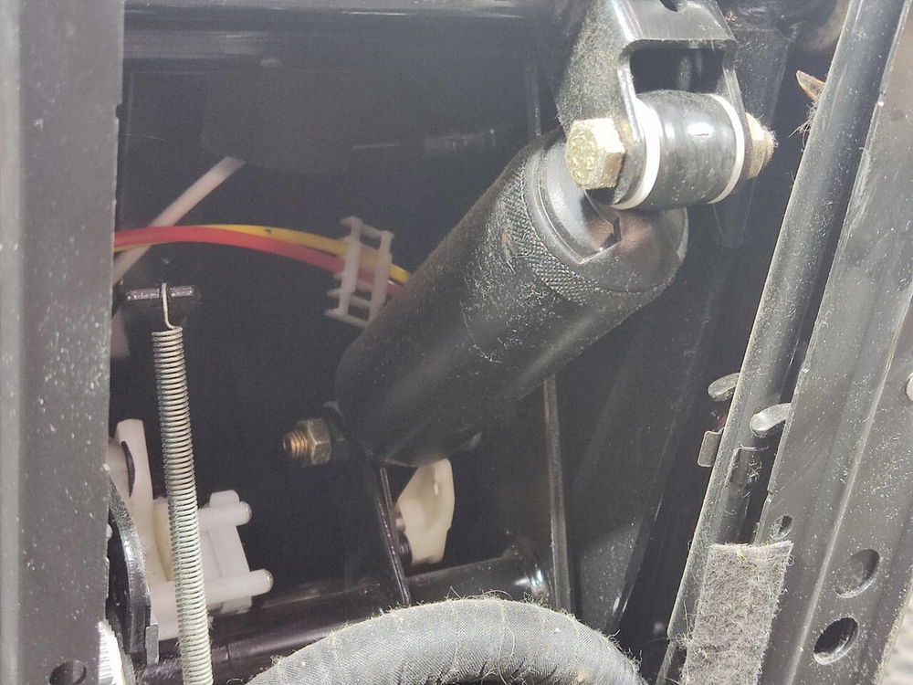 Комплект сидений пневматических 2023г