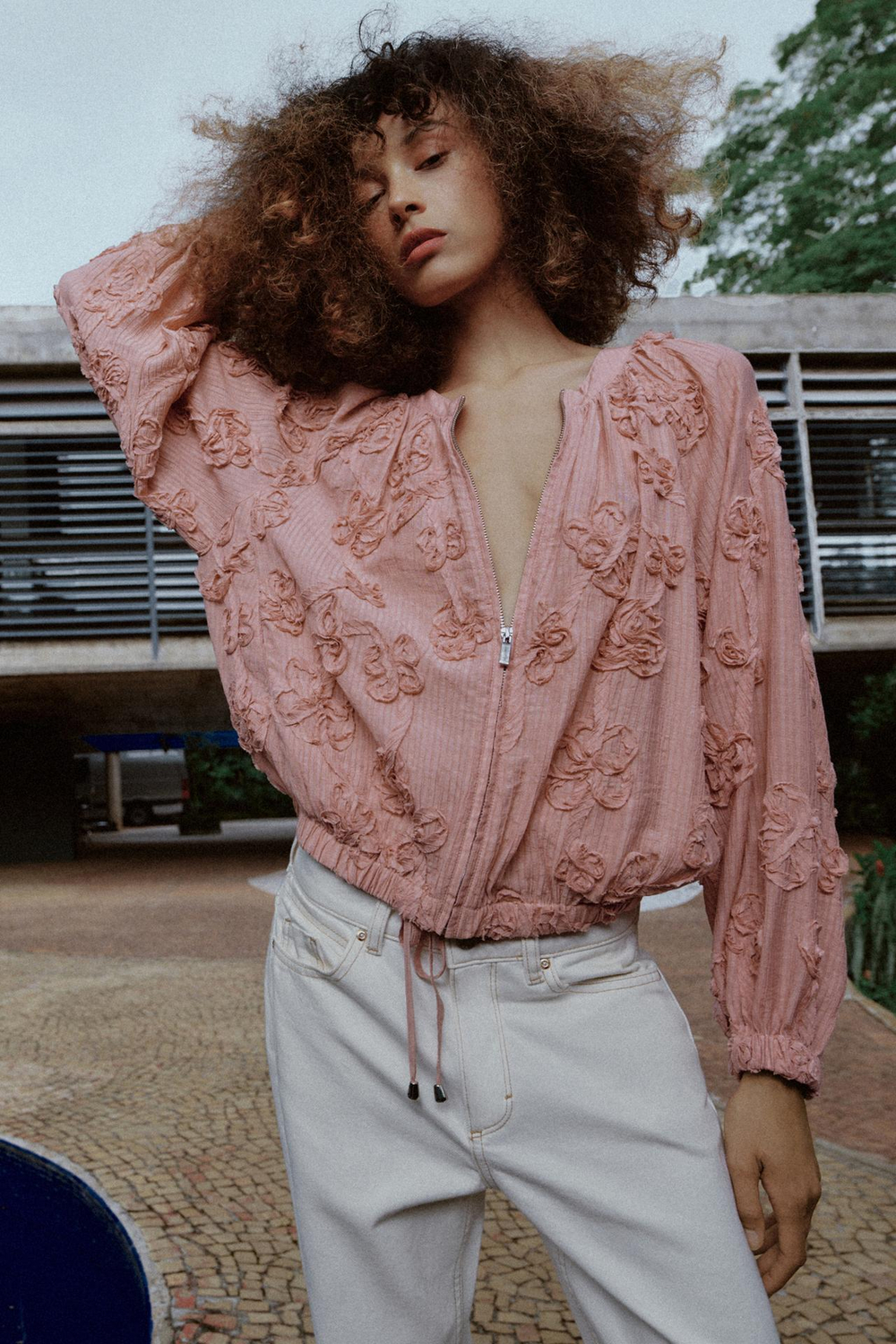 ZARA КУРТКА ОВЕРСАЙЗ С ЦВЕТОЧНЫМ УЗОРОМ, ПАСТЕЛЬНО-РОЗОВЫЙ