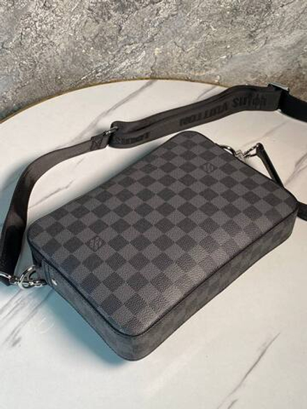 Сумка-мессенджер Louis Vuitton