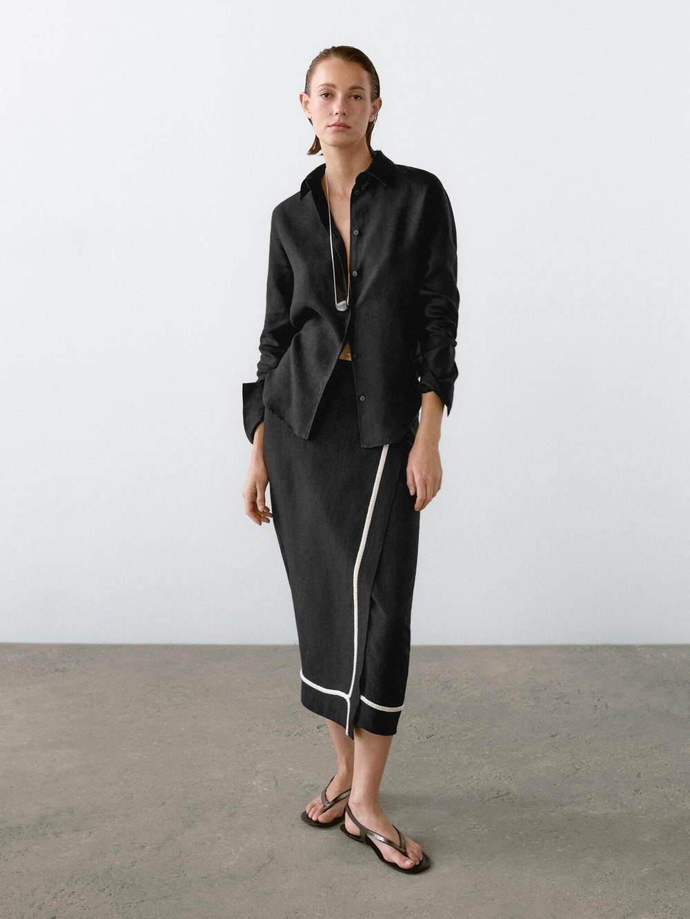 Massimo Dutti Юбка миди с контрастной вышивкой, черный