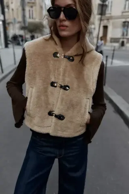 ZARA ЖИЛЕТ ИЗ ИСКУССТВЕННОЙ ОВЧИНЫ С ЗАСТЕЖКАМИ-ТОГГЛ, РЫЖЕВАТО-КОРИЧНЕВЫЙ
