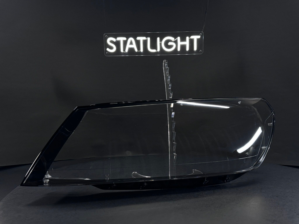 Левое стекло фары Volkswagen Touareg FL NF 2015-2019