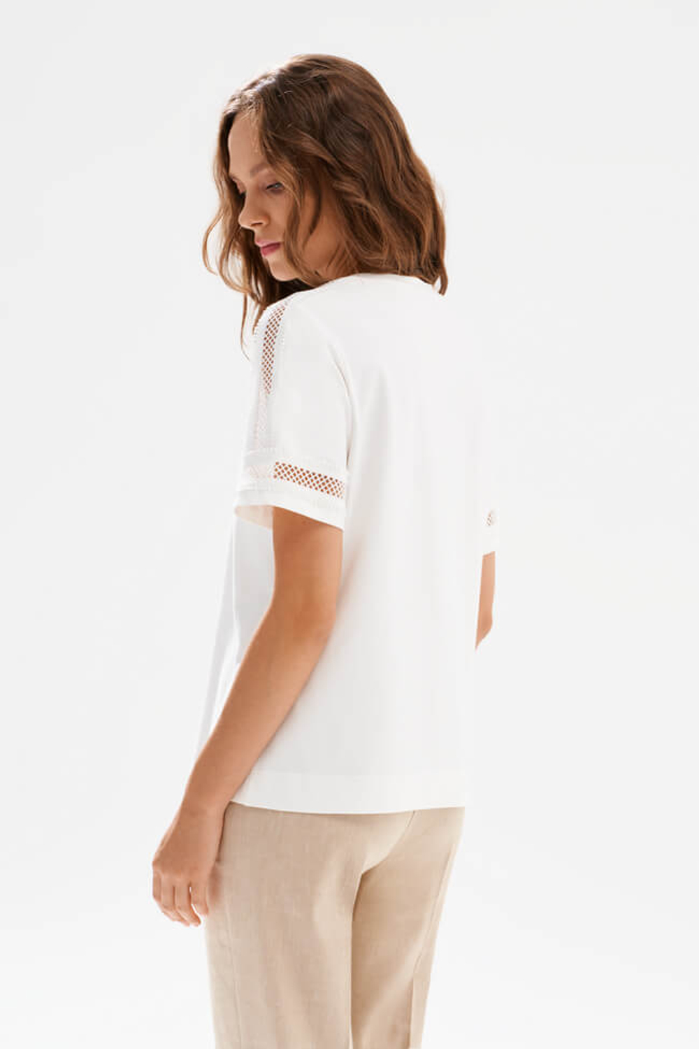 23587 Футболка женская (молочный)