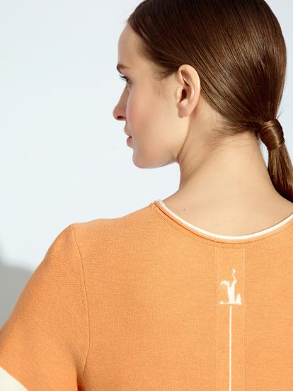 Женская футболка оранжевого цвета из вискозы - фото 5