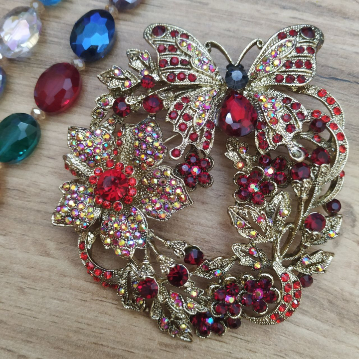 Брошь Бабочки в цветах со стразами и кристаллами цвет красный металл золотистый