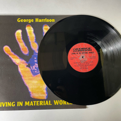 Винтажная виниловая пластинка LP George Harrison Living In The Material World (Россия 1993)