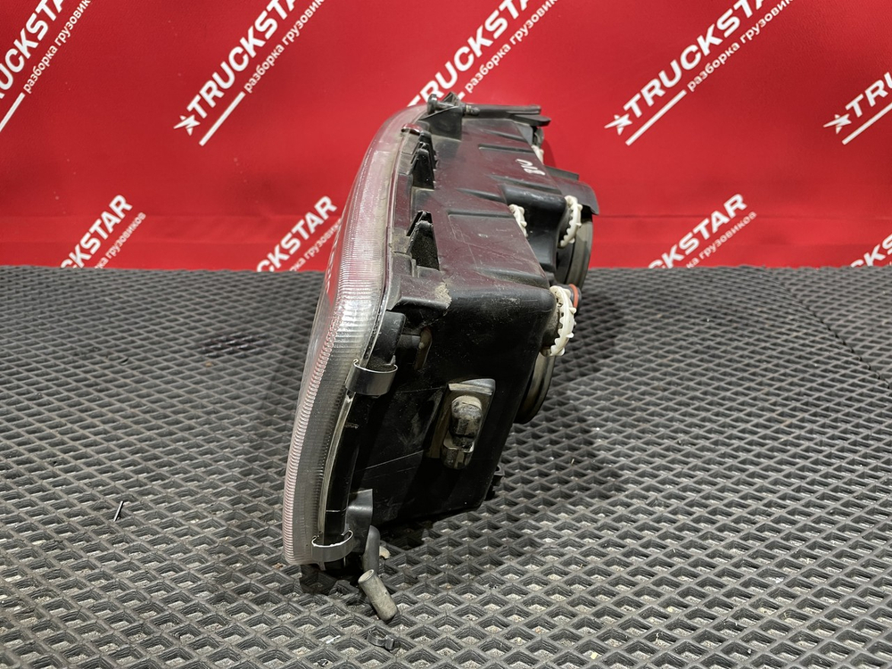 Фара передняя правая