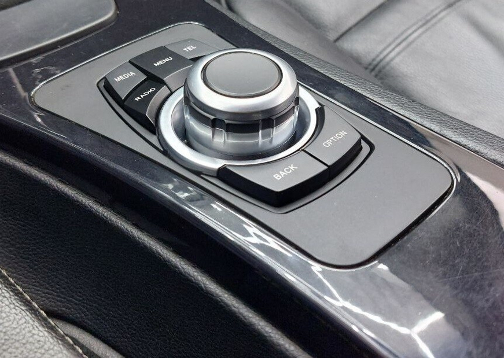 Магнитола для BMW 3-серия E90 2005-2012 (врезка по шаблону) - Carmedia OL-3033-1 монитор 12.3" на Android 11, 8Гб+128Гб, CarPlay, 4G SIM-слот, джойстик в комплекте